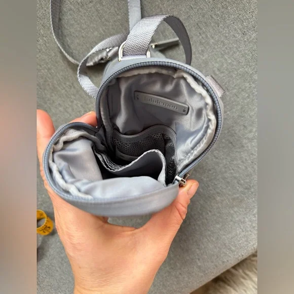 Lululemon 2 compartment shoulder bag - Picture 9 of 9